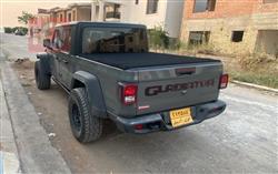 جیپ گلادیەتەر